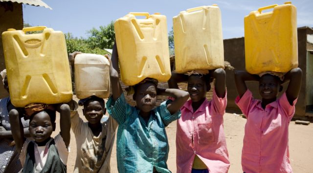 Nel mondo 663 milioni di persone non hanno accesso all’acqua potabile e un terzo della popolazione - 2,4 miliardi di persone - non dispone di servizi igienico-sanitari adeguati.