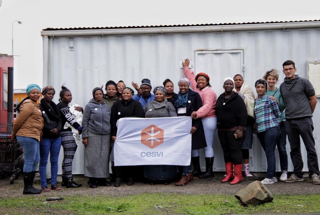Gruppo di donne ospiti presso la Casa del Sorriso di Cesvi a Cape Town. Sudafrica.