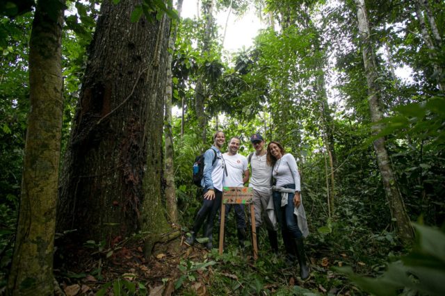 Cristina Parodi nella Foresta Amazzonica con Cesvi. Foto di Roger Lo Guarro