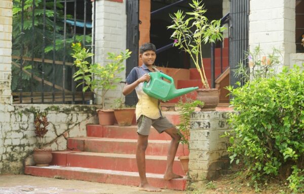 Elumalai e Gokul arrivano alla Casa del Sorriso